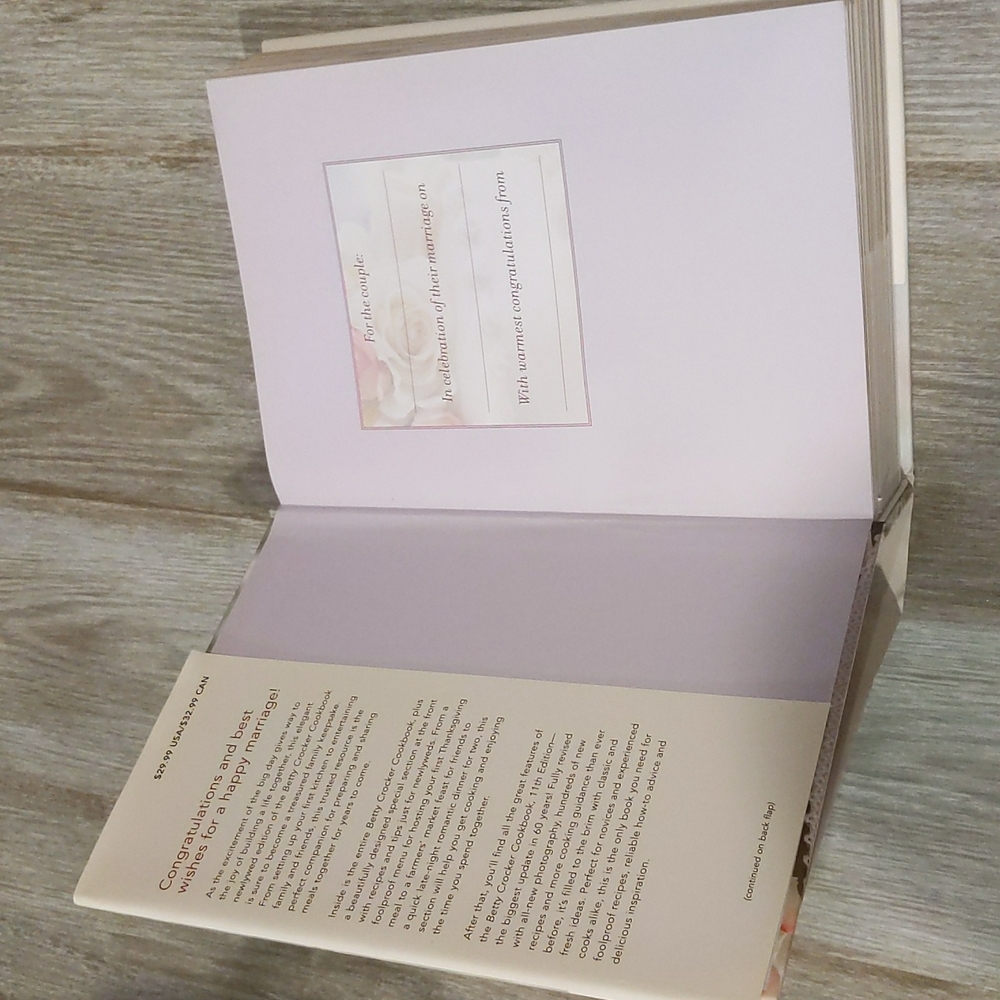 Betty crocker cookbook newlywed addition. Like new. ISBN 978-1118-072233 - Picture 3 of 4